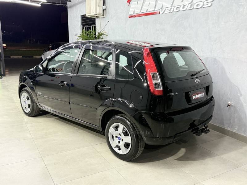 FORD - FIESTA - 2010/2010 - Preta - R$ 27.990,00