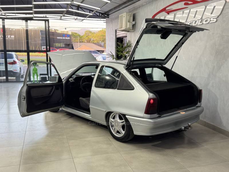 CHEVROLET - KADETT - 1998/1998 - Prata - R$ 19.990,00
