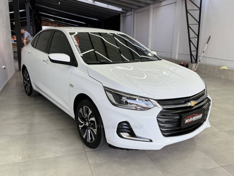 CHEVROLET - ONIX - 2023/2023 - Branca - R$ 93.990,00