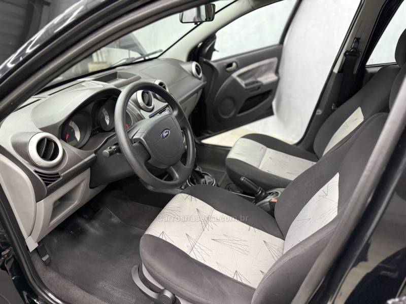FORD - FIESTA - 2010/2010 - Preta - R$ 27.990,00
