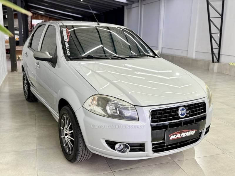 FIAT - PALIO - 2008/2008 - Prata - R$ 31.990,00