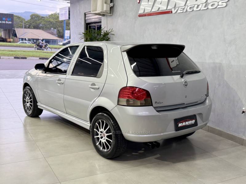 FIAT - PALIO - 2008/2008 - Prata - R$ 31.990,00