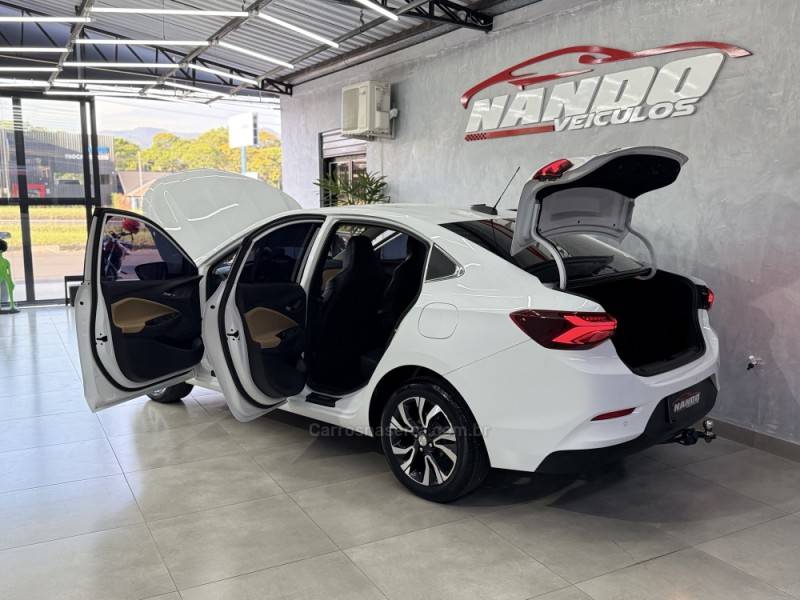 CHEVROLET - ONIX - 2023/2023 - Branca - R$ 93.990,00
