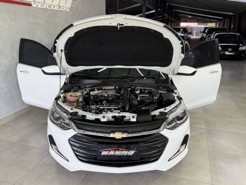 CHEVROLET - ONIX - 2023/2023 - Branca - R$ 93.990,00