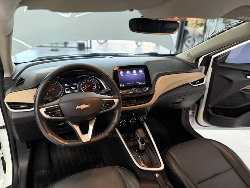 CHEVROLET - ONIX - 2023/2023 - Branca - R$ 93.990,00