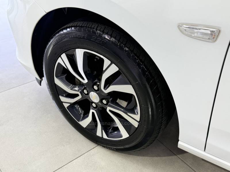 CHEVROLET - ONIX - 2023/2023 - Branca - R$ 93.990,00
