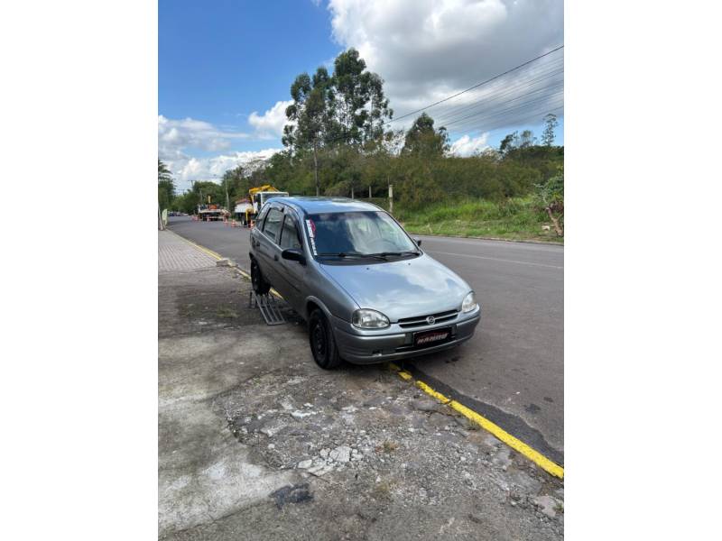 CHEVROLET - CORSA - 1997/1997 - Cinza - R$ 11.990,00