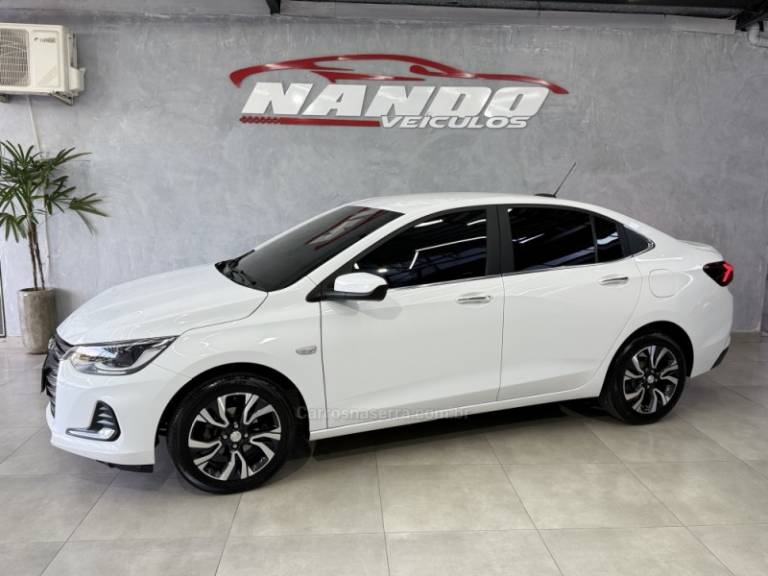 CHEVROLET - ONIX - 2023/2023 - Branca - R$ 93.990,00