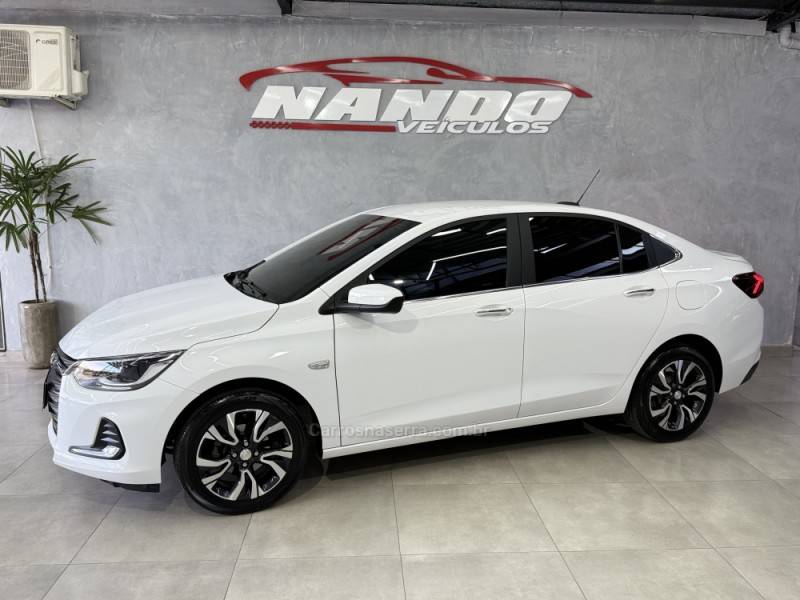 CHEVROLET - ONIX - 2023/2023 - Branca - R$ 93.990,00