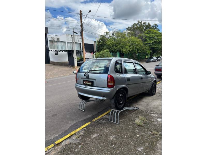 CHEVROLET - CORSA - 1997/1997 - Cinza - R$ 11.990,00