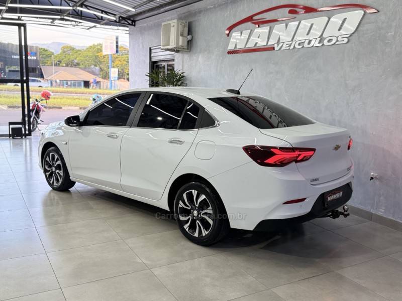 CHEVROLET - ONIX - 2023/2023 - Branca - R$ 93.990,00