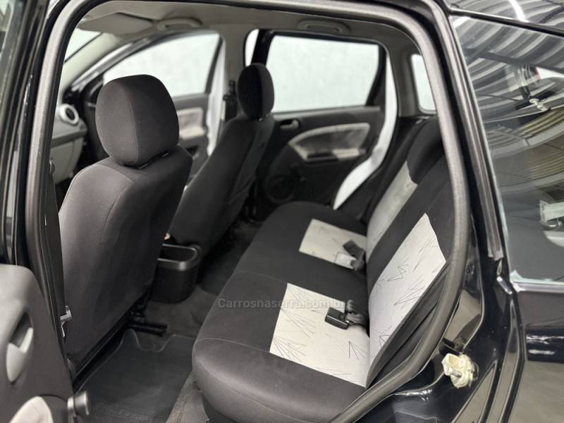 FORD - FIESTA - 2010/2010 - Preta - R$ 27.990,00