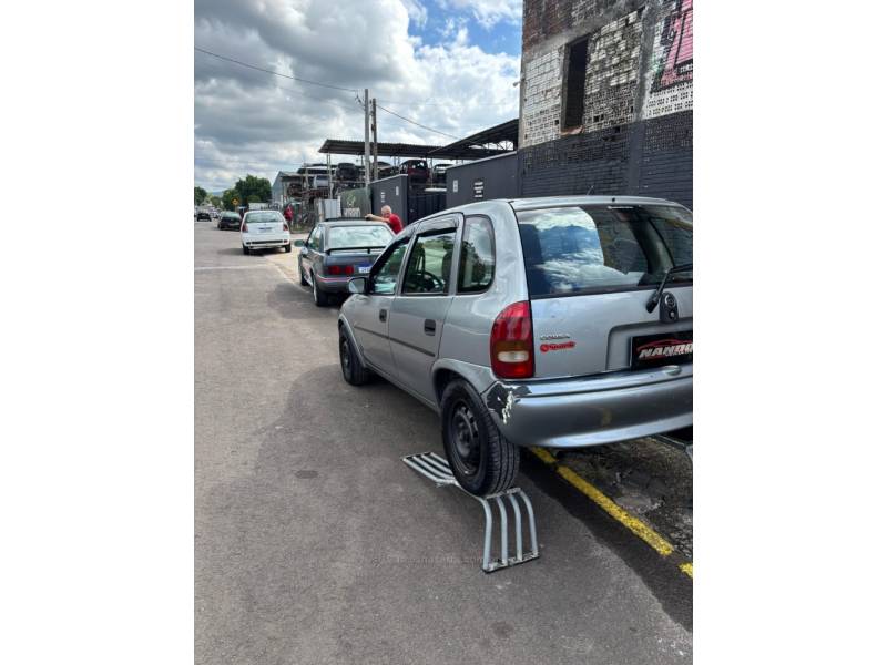 CHEVROLET - CORSA - 1997/1997 - Cinza - R$ 11.990,00